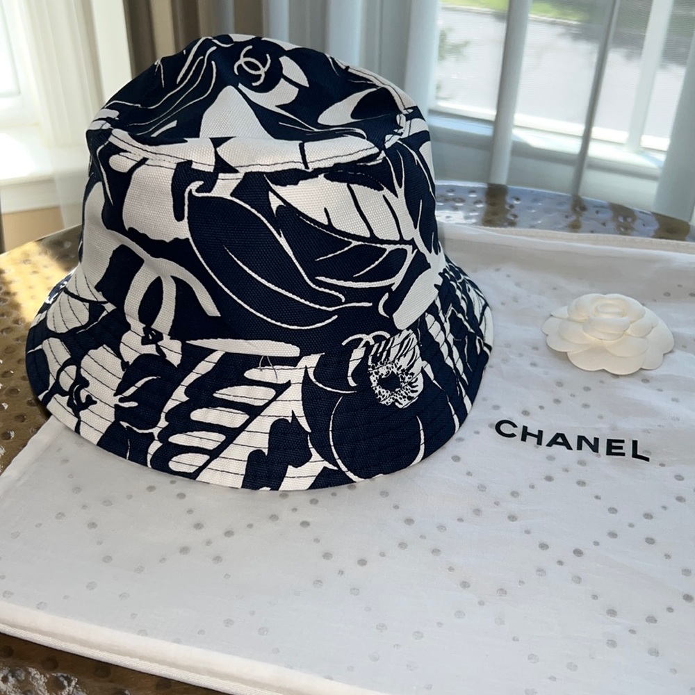Chanel bucket hat